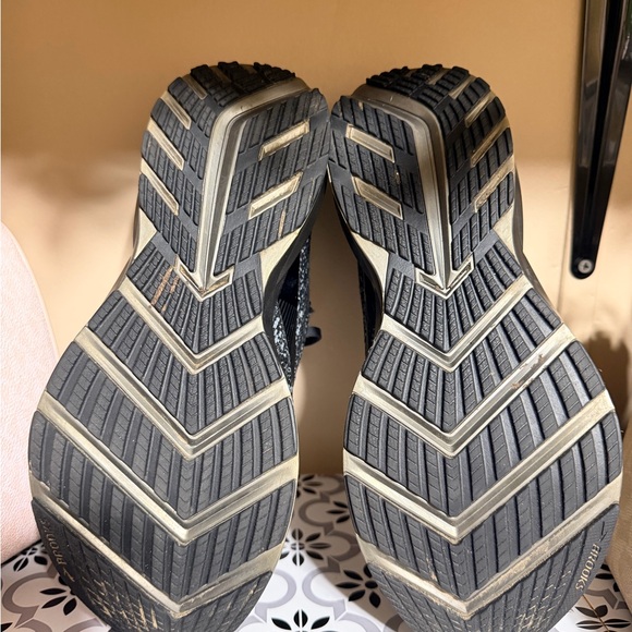 Brooks Women's Black and Gray Athletic Shoes - Picture 3 of 7